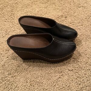 Vicini Tapeet Wedge Heel